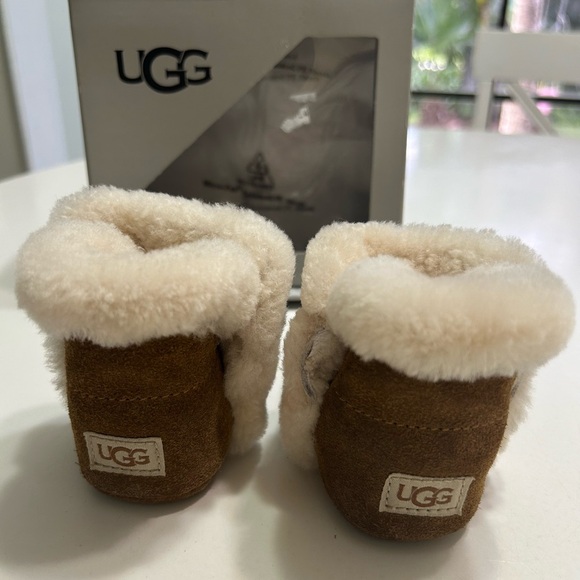 UGG BOOTIES size 2/3 USA - Picture 3 of 9